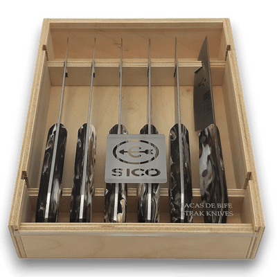 SICO Steakmesser auf gedecktem Tisch